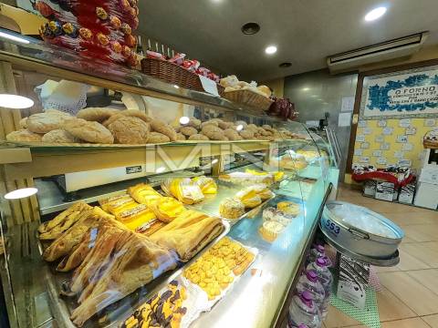 Padaria c/ fabrico e confeitaria  - Centro de Gondomar