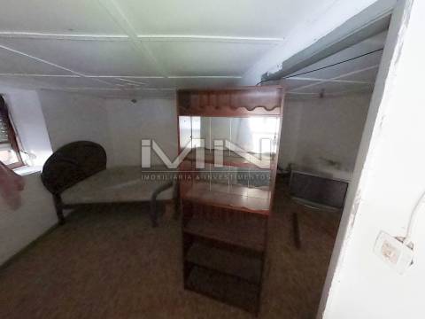 Moradia térrea p/reabilitação - 700m de terreno