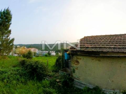 Moradia térrea p/reabilitação - 700m de terreno