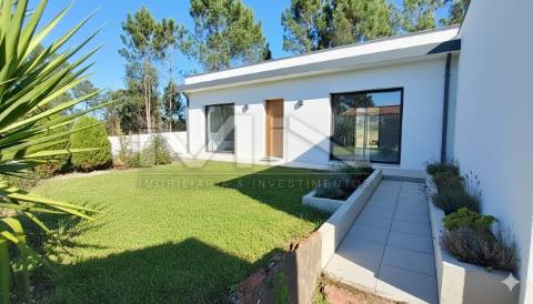 Moradia térrea p/reabilitação - 700m de terreno