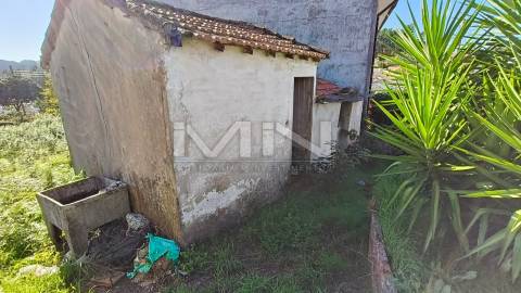 Moradia térrea p/reabilitação - 700m de terreno