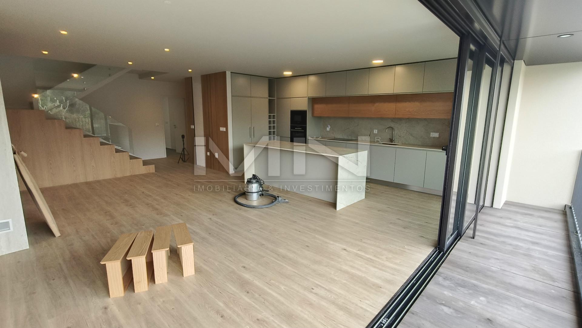 Moradia T3 +1  com 3 Suites - LOTE 16