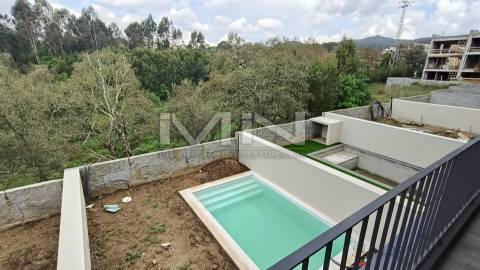 Moradia T3  com 3 Suites - áreas amplas