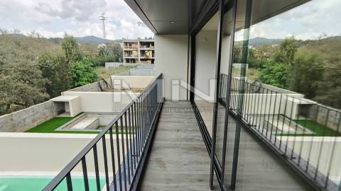Moradia T3  com 3 Suites - áreas amplas