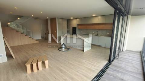 Moradia T3  com 3 Suites - áreas amplas