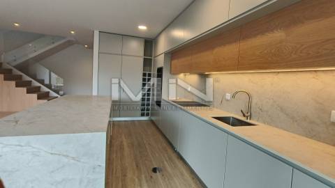 Moradia T3  com 3 Suites - áreas amplas