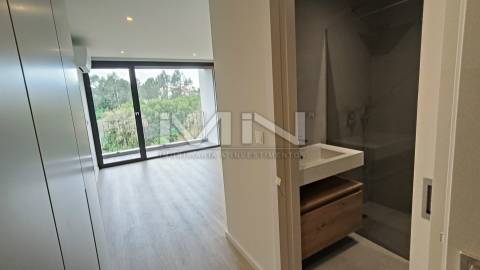 Moradia T3  com 3 Suites - áreas amplas