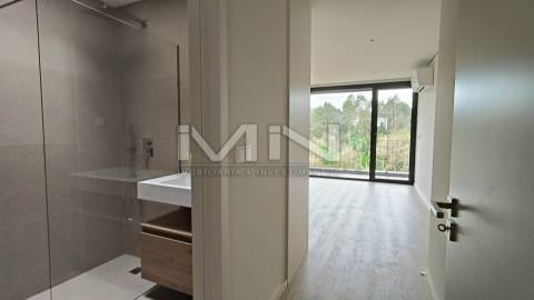 Moradia T3  com 3 Suites - áreas amplas