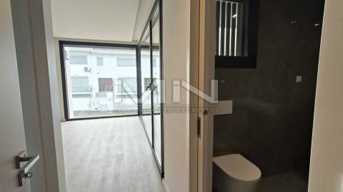 Moradia T3  com 3 Suites - áreas amplas