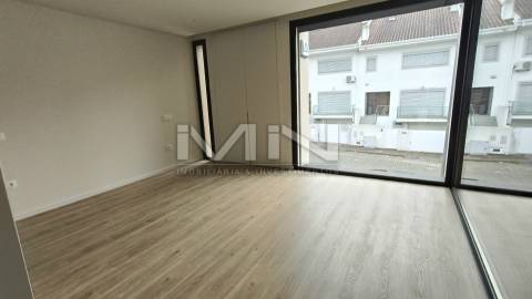 Moradia T3  com 3 Suites - áreas amplas