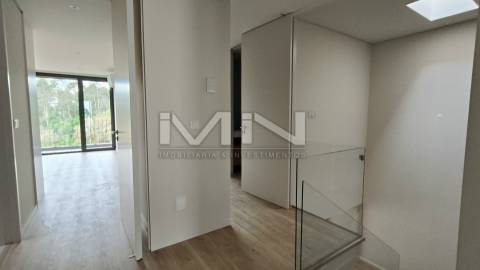 Moradia T3  com 3 Suites - áreas amplas