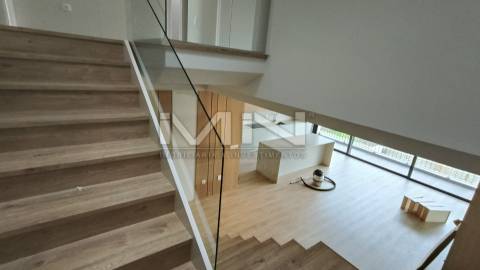 Moradia T3  com 3 Suites - áreas amplas