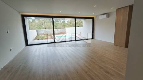 Moradia T3  com 3 Suites - áreas amplas