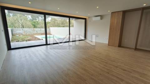 Moradia T3  com 3 Suites - áreas amplas