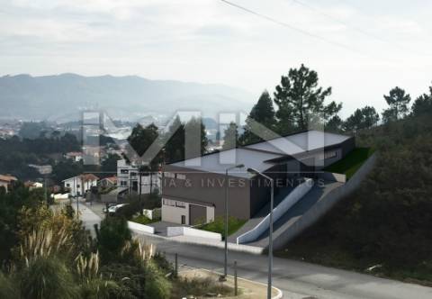 Terreno Estr. D. Miguel - 2.785m2 - construção de armazéns.