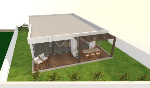 Moradia de 4 frentes - vendida em fase de acabamentos