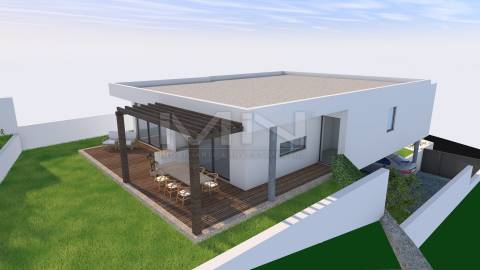 Moradia de 4 frentes - vendida em fase de acabamentos