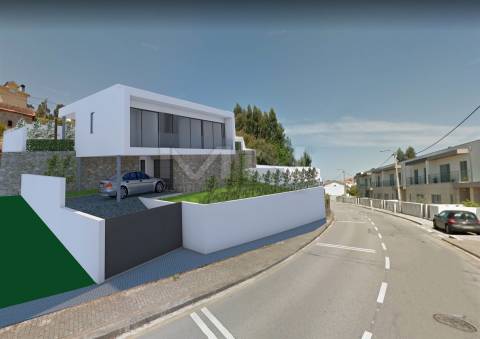 Moradia de 4 frentes - vendida em fase de acabamentos