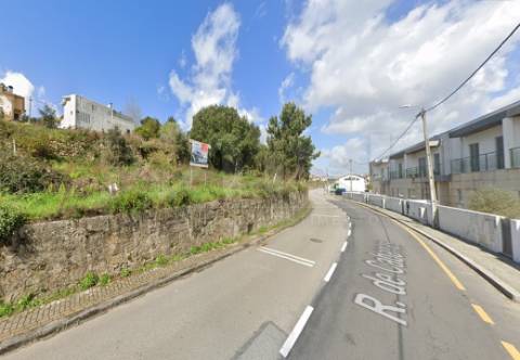 Moradia de 4 frentes - vendida em fase de acabamentos