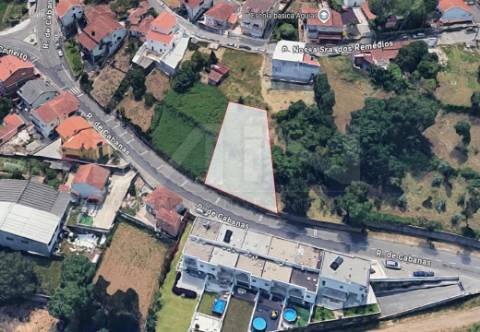 Moradia de 4 frentes - vendida em fase de acabamentos