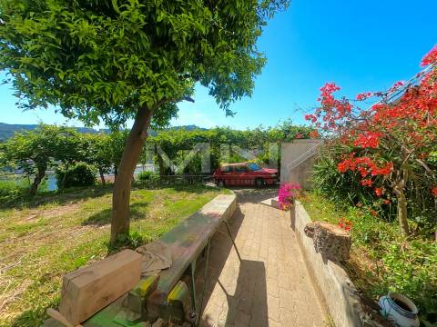 Moradia com Terreno a 10 minutos do Porto - Vistas Rio Douro