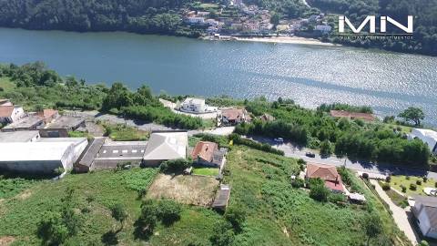 Moradia com Terreno a 10 minutos do Porto - Vistas Rio Douro