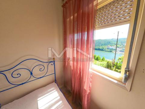 Moradia com Terreno a 10 minutos do Porto - Vistas Rio Douro