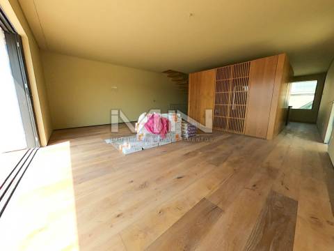 Moradia V4 - Área Bruta 319m2 - 5 km do Porto