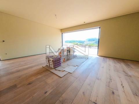 Moradia V4 - Área Bruta 319m2 - 5 km do Porto