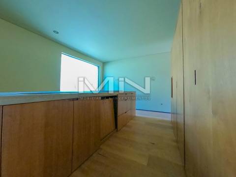 Moradia V4 - Área Bruta 319m2 - 5 km do Porto