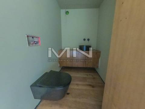 Moradia V4 - Área Bruta 319m2 - 5 km do Porto