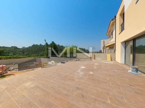 Moradia V4 - Área Bruta 319m2 - 5 km do Porto