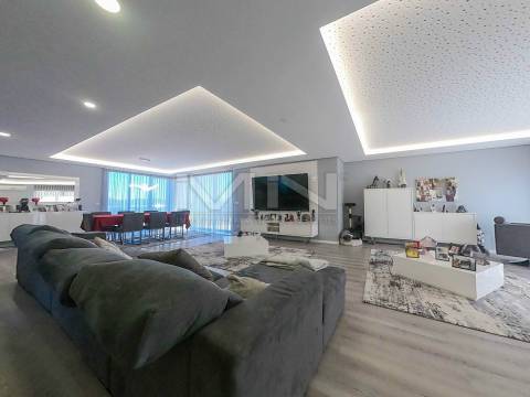 Moradia de sonho \ Piscina \ Jacuzzi \ 5 suites \ 3270m2