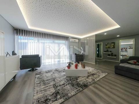 Moradia de sonho \ Piscina \ Jacuzzi \ 5 suites \ 3270m2