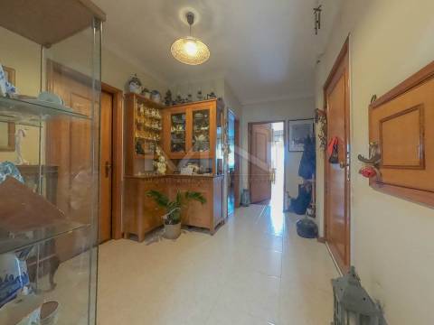 Apartamento T3 c/ Suite e garagem para dois carros