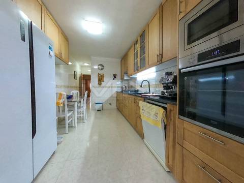 Apartamento T3 c/ Suite e garagem para dois carros