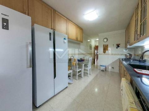 Apartamento T3 c/ Suite e garagem para dois carros