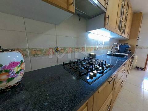 Apartamento T3 c/ Suite e garagem para dois carros