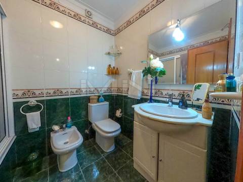 Apartamento T3 c/ Suite e garagem para dois carros