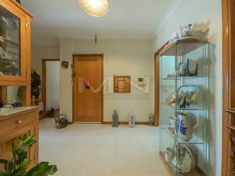 Apartamento T3 c/ Suite e garagem para dois carros