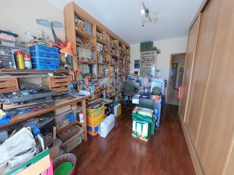 Apartamento T3 c/ Suite e garagem para dois carros