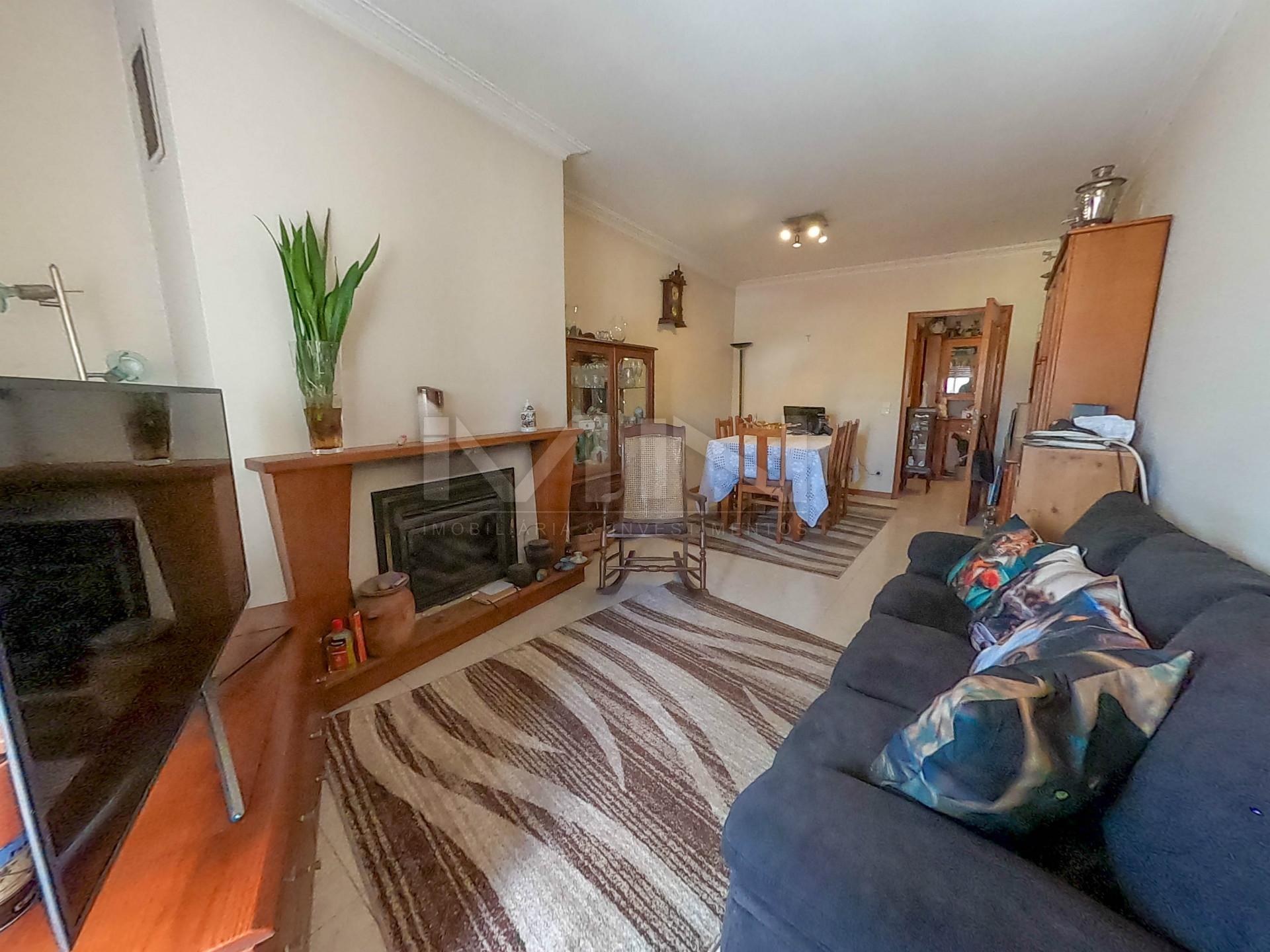 Apartamento T3 c/ Suite e garagem para dois carros