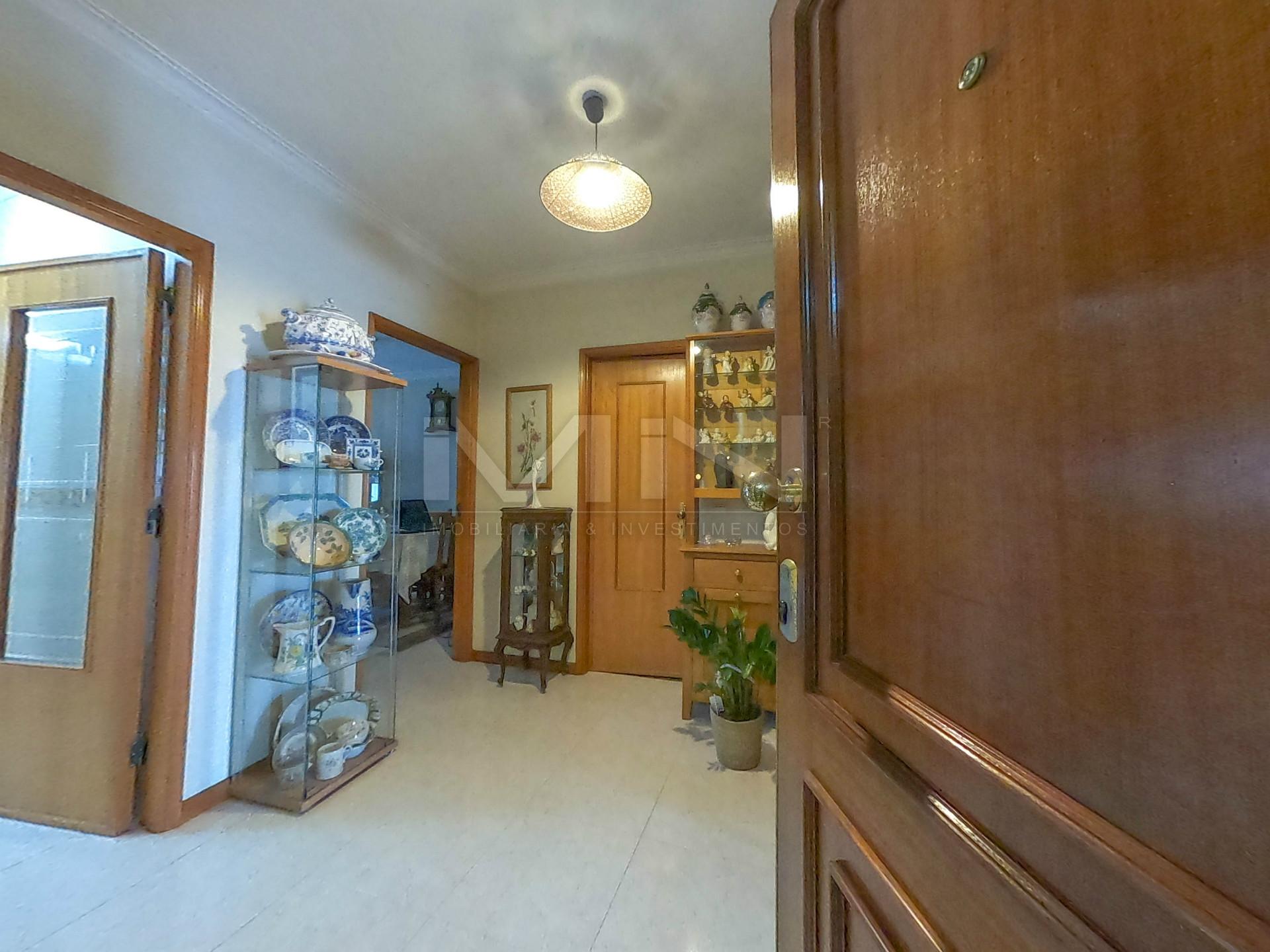 Apartamento T3 c/ Suite e garagem para dois carros