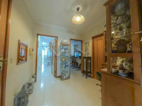 Apartamento T3 c/ Suite e garagem para dois carros