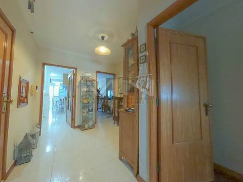 Apartamento T3 c/ Suite e garagem para dois carros