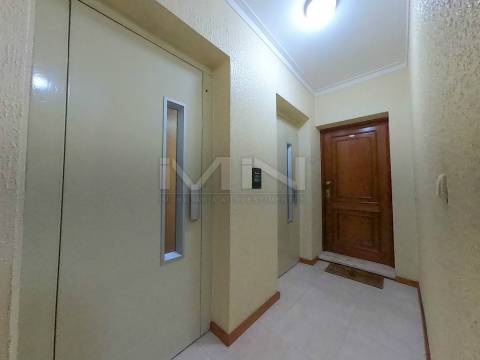 Apartamento T3 c/ Suite e garagem para dois carros