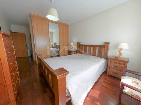 Apartamento T3 c/ Suite e garagem para dois carros