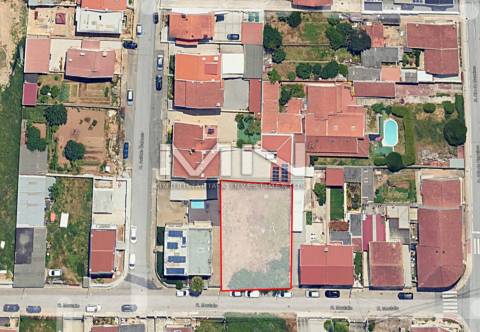 2 Lotes de terreno- Possibilidade de casa Terrea ou 2 moradias