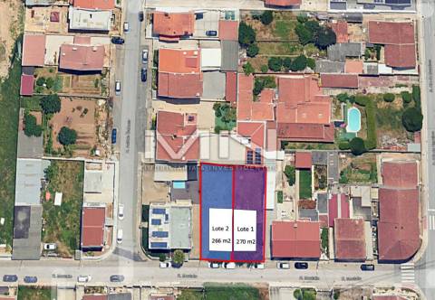 2 Lotes de terreno- Possibilidade de casa Terrea ou 2 moradias
