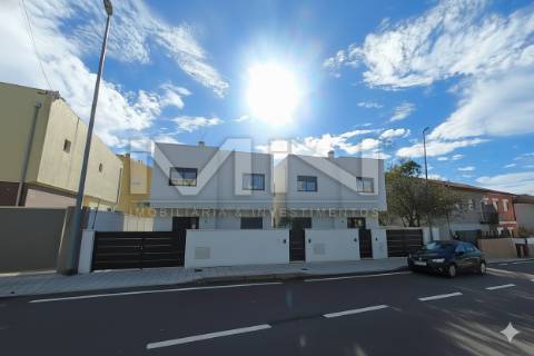 2 Lotes de terreno- Possibilidade de casa Terrea ou 2 moradias